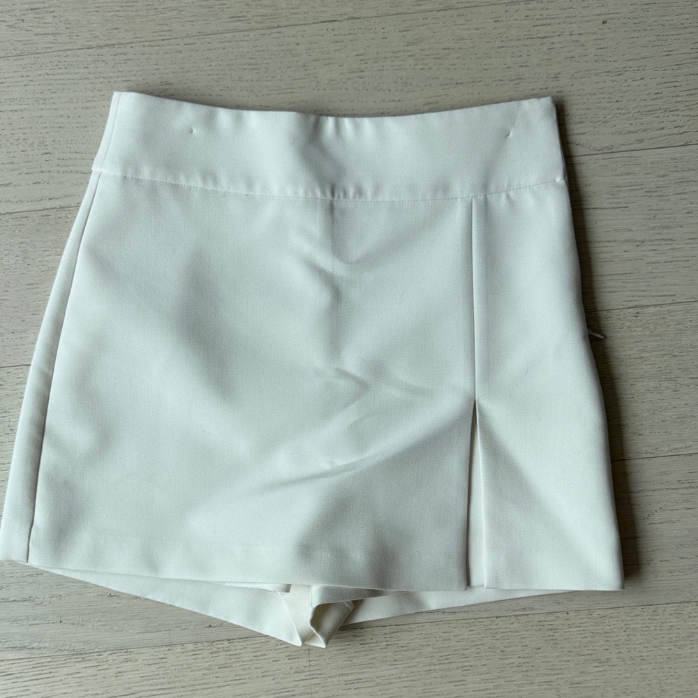 Zara White Skort-Style Shorts with Tailored Fit